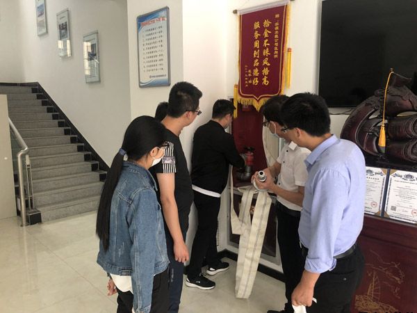 泓源新能源公司、出租車公司聯(lián)合開展消防安全演練(圖2)