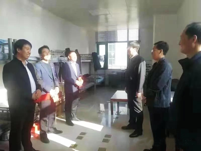 工業(yè)園區(qū)管委會、泓源公司慰問園區(qū)機(jī)關(guān)保安門衛(wèi)等一線人員(圖2)