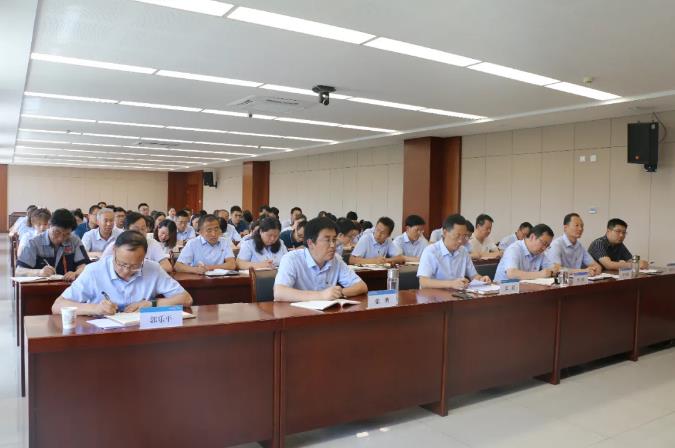 市政府國資委黨委委員、副主任邊疆到泓源公司講黨課(圖3)