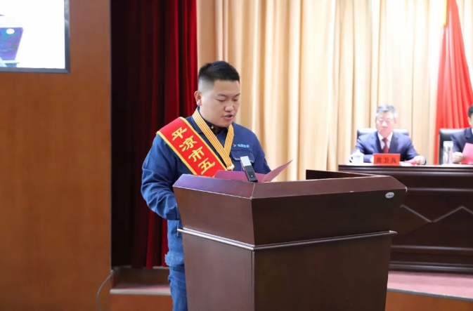 喜報！市產投集團員工楊李榮獲2022年平涼市五一勞動獎章(圖2)